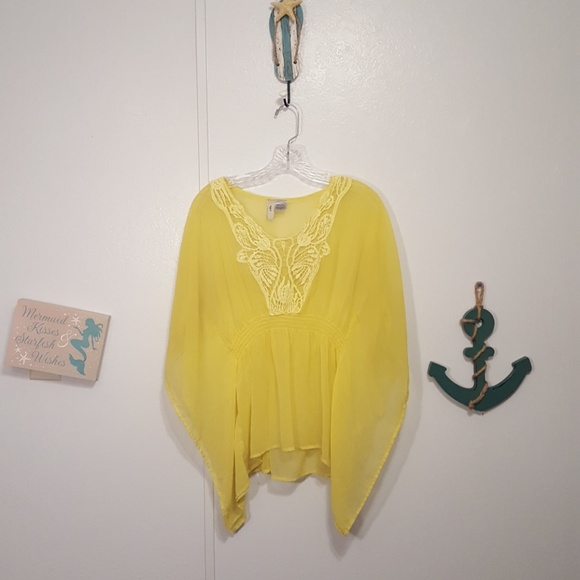aggie Tops - $5/$25 ⛱ Ladies yellow sz sm, butterfly sheer top